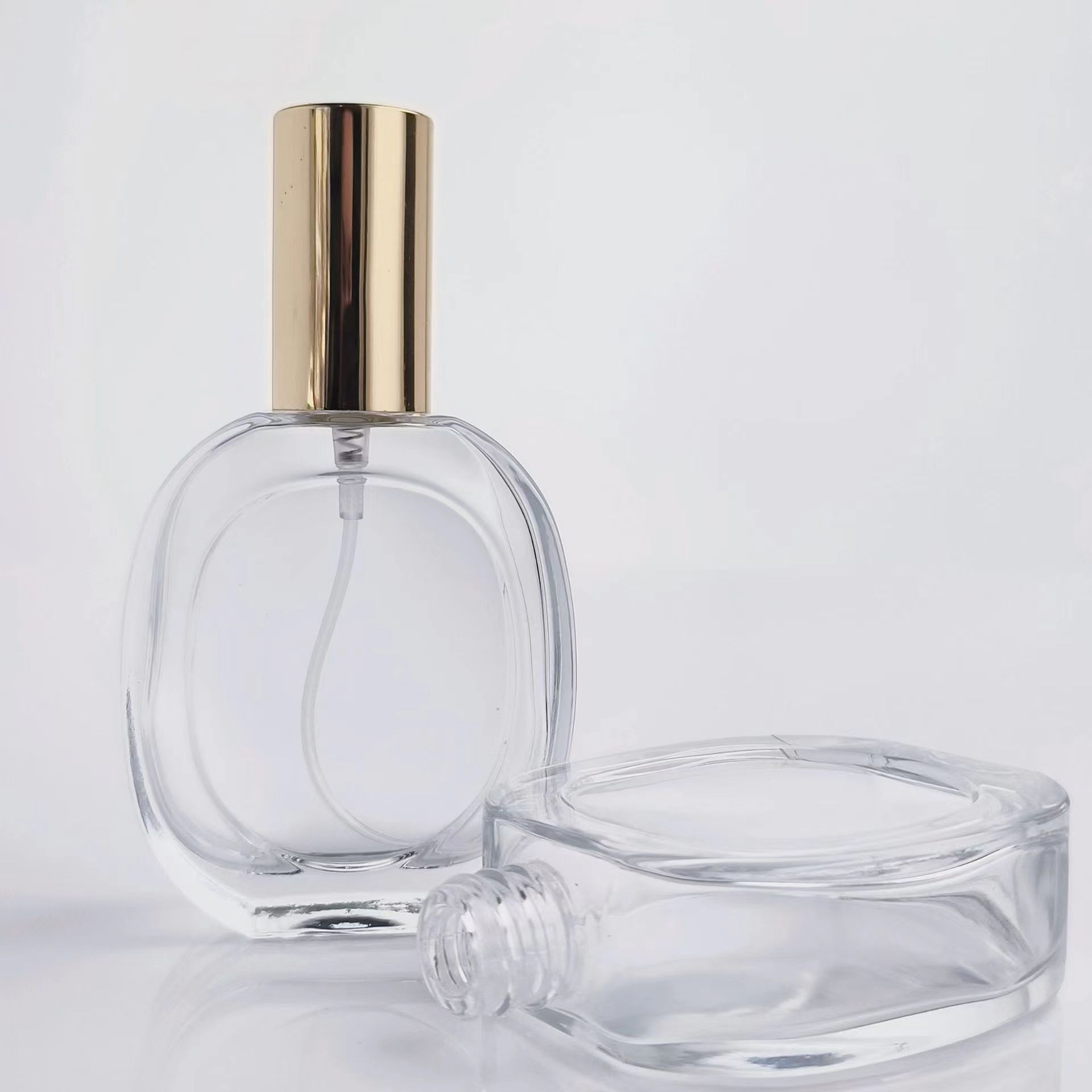 50ml Flat Round Shoulder Glass Perfume Bottle With Golden Sprayer Cap